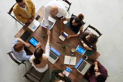 A Globalização da Força de Trabalho: Tendências no Recrutamento de Trabalhadores Estrangeiros